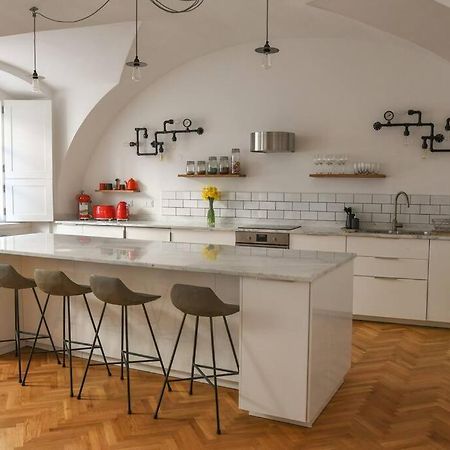 Beautiful 2Bed Apartment In The Centre Of Βαράζντιν Εξωτερικό φωτογραφία