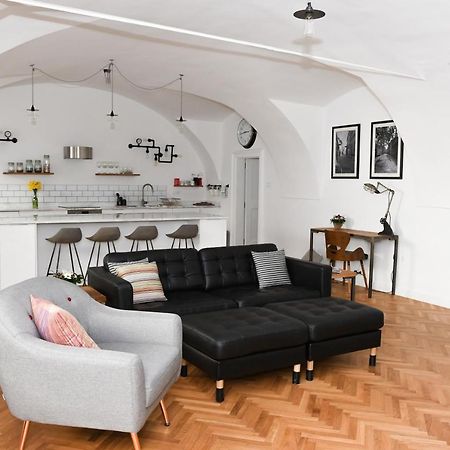 Beautiful 2Bed Apartment In The Centre Of Βαράζντιν Εξωτερικό φωτογραφία