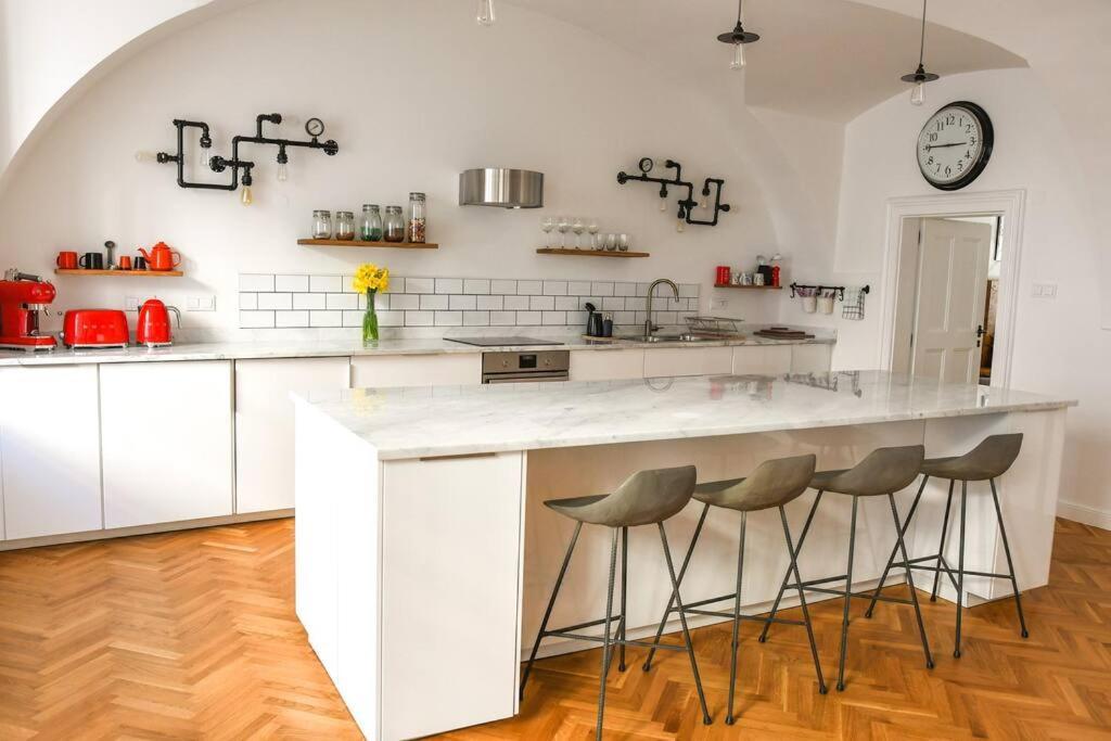 Beautiful 2Bed Apartment In The Centre Of Βαράζντιν Εξωτερικό φωτογραφία