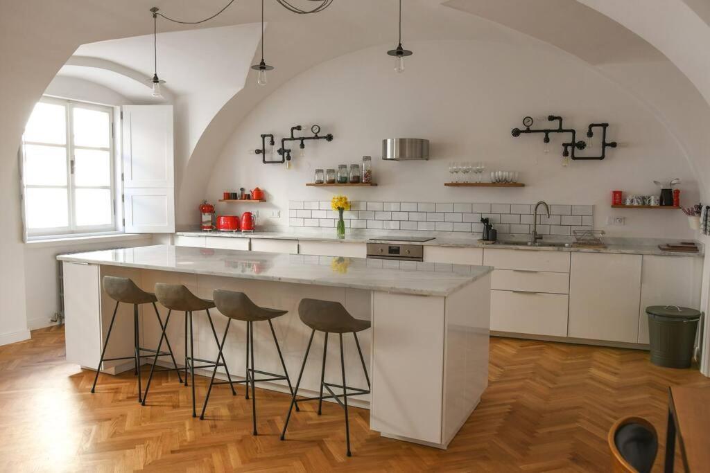 Beautiful 2Bed Apartment In The Centre Of Βαράζντιν Εξωτερικό φωτογραφία